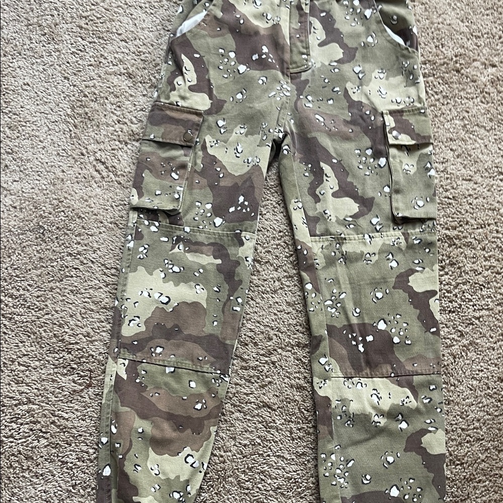 Women’s Camouflage Cargo Pants - Olive Green